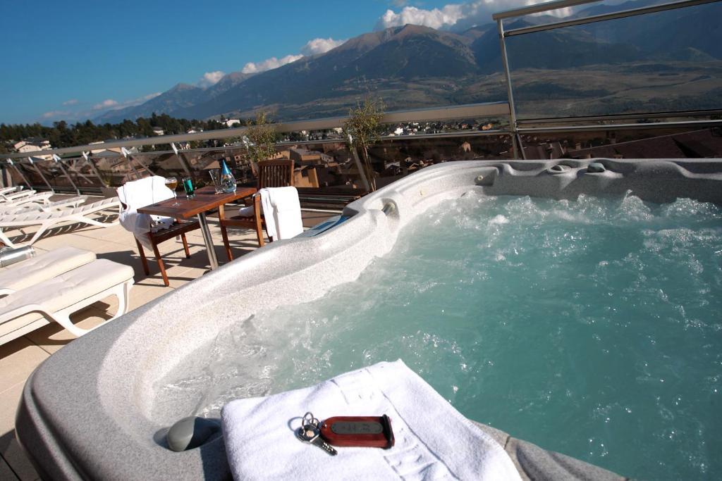 Hotel Le Grand Tetras Font-Romeu-Odeillo-Via Room photo
