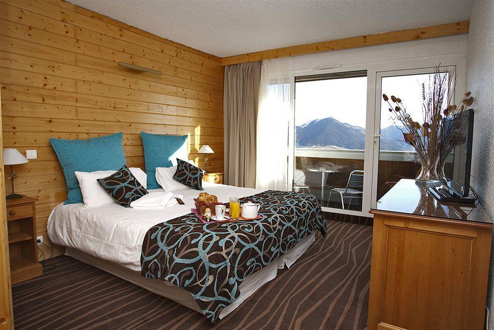 Hotel Le Grand Tetras Font-Romeu-Odeillo-Via Exterior photo